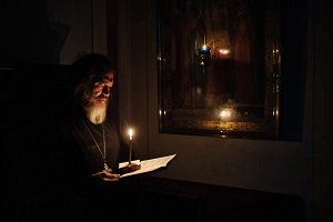 Що таке канон в православній церкві, значення слова канон, чим відрізняється канон від акафіста, коли читається канон, канони по днях тижня