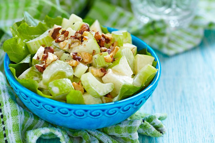 Салат з волоськими горіхами на Новий Рік 2022 — 13 рецептів простих салатів