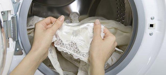 Як правильно прати весільну сукню в пральне машині і в ручну