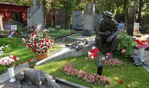 Могили відомих людей і знаменитостей на Новодівичому кладовищі: памятники Єльцину, Нікуліну, Гоголю та іншим