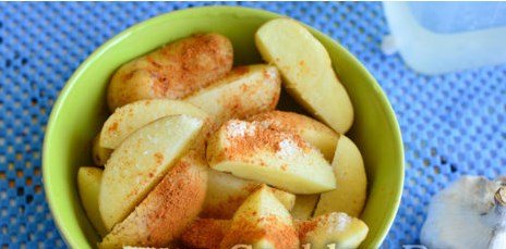 Картопля по селянськи в духовці: 6 покрокових рецептів