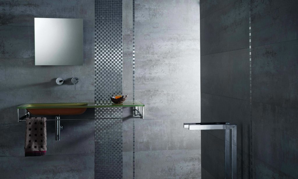 Яка плитка краще матова або глянсова для ванної кімнати?