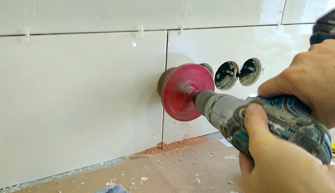 Чим і як свердлити кахельну плитку на стіні, щоб вона не тріснула?
