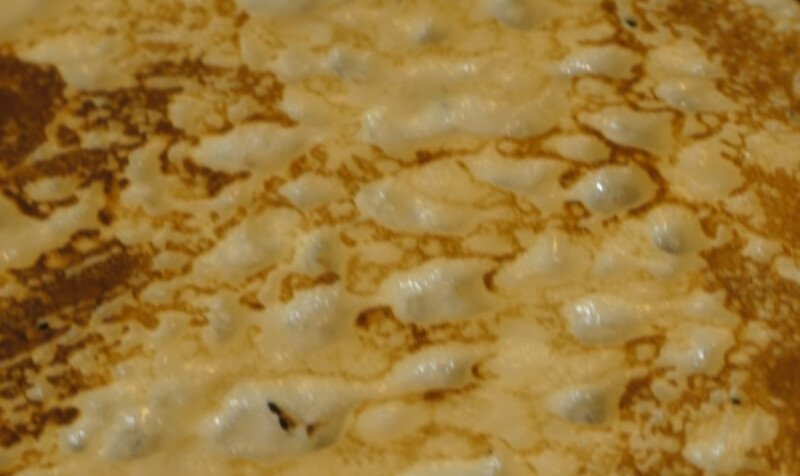Млинці на воді з дірочками — 8 покрокових рецептів смачних і тонких млинців в дірочку