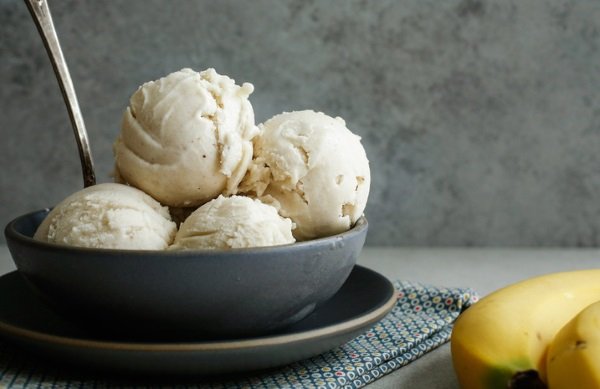 Як приготувати морозиво з банана – покрокові рецепти