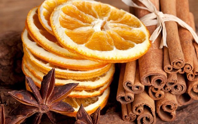 Як апельсин засушити для декору — в духовці, мікрохвильовій печі, на батареї, цілком