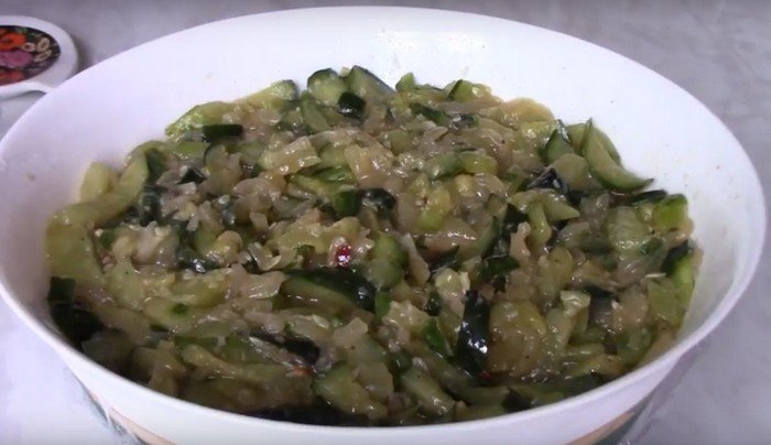 Салат з огірків по корейськи на зиму — найсмачніший рецепт