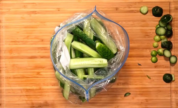 Малосольні огірки: 5 рецептів хрумких огірків швидкого приготування + відео