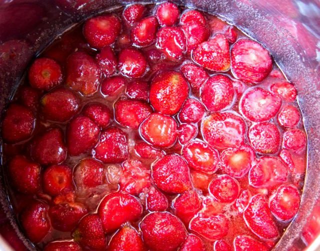 Варення з полуниць на зиму. Рецепти густого варення з цілими ягодами
