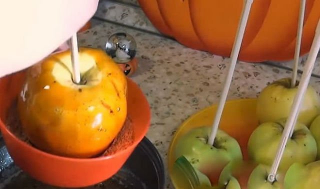 Яблука в карамелі: покроковий рецепт в домашніх умовах + відео