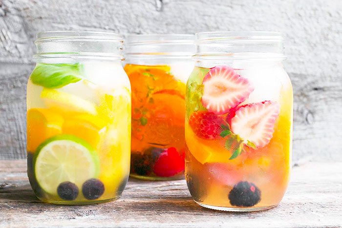 Освіжаючі напої — 10 простих рецептів прохолодних напоїв для спекотного літа