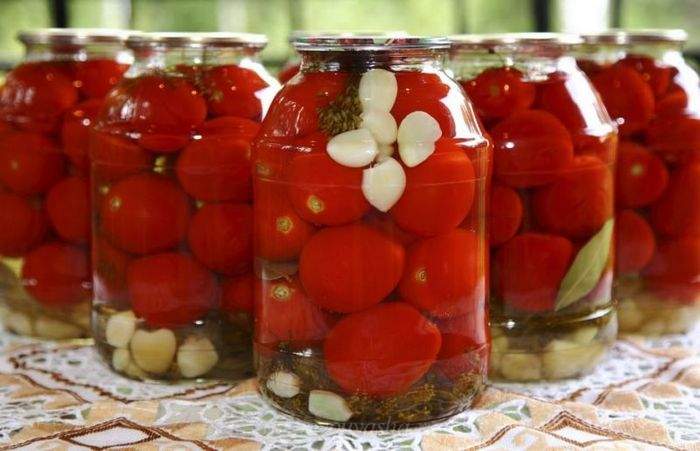 Солодкі мариновані помідори на зиму в літрових банках: дуже смачні рецепти