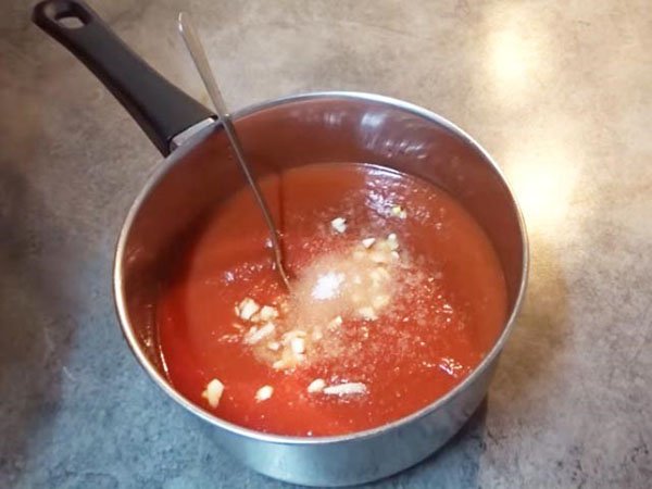 Баклажани запечені в духовці з помідорами, сиром, фаршем