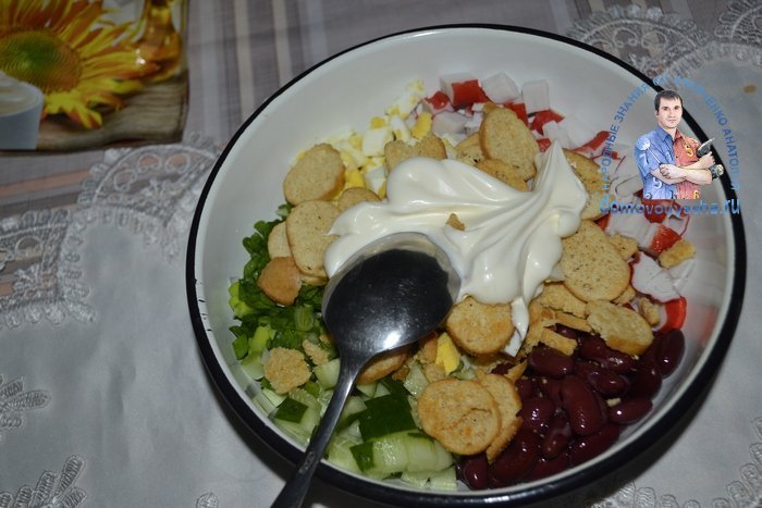 Салати з крабовими паличками: 10 рецептів з покроковим фото