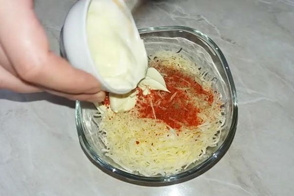 Баклажани запечені в духовці з помідорами, сиром, фаршем