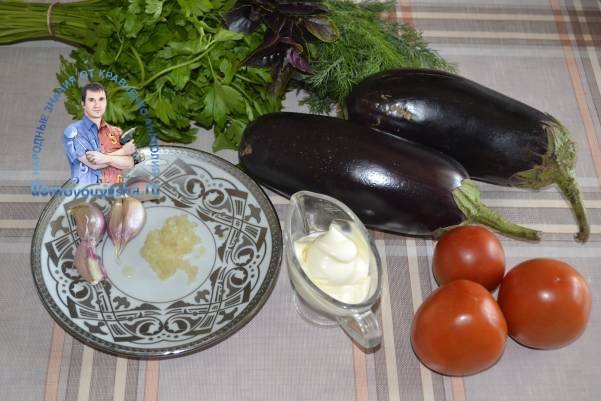 Як приготувати смажені баклажани на сковороді з часником і помідорами