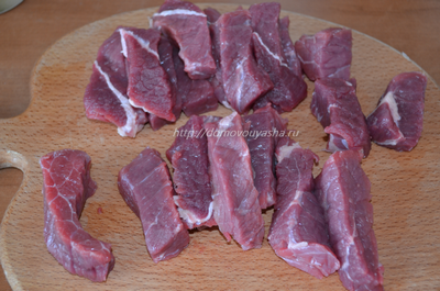 Гуляш з яловичини з підливою: 8 рецептів, як приготувати, щоб мясо було мяким і соковитим