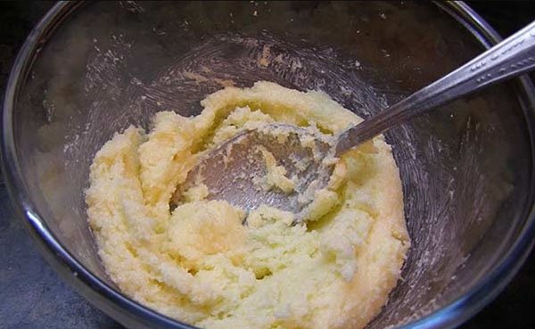 Рецепт сливового пирога зі свіжих плодів з покроковим фотом