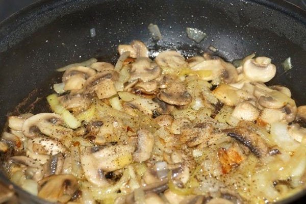Котлети з грибами в духовці на сковороді, з сиром, рецепти з фото