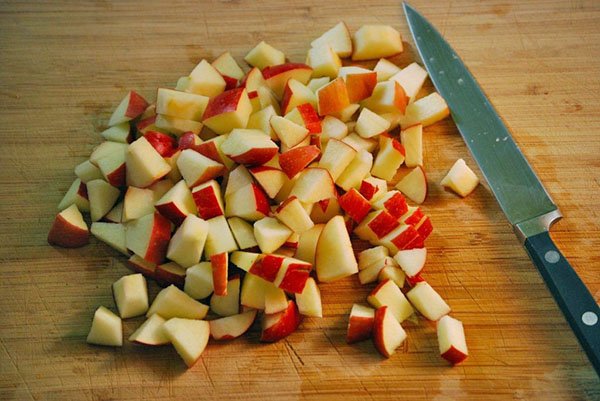 Качка з яблуками та чорносливом в духовці, в рукаві, рецепт з фото