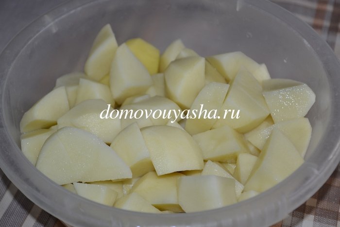 Стегно індички з картоплею в духовці: смачний рецепт