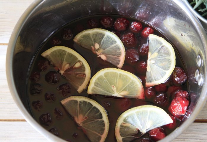 Варення з вишні з кісточками на зиму: 8 рецептів, як приготувати густе з цілими ягодами