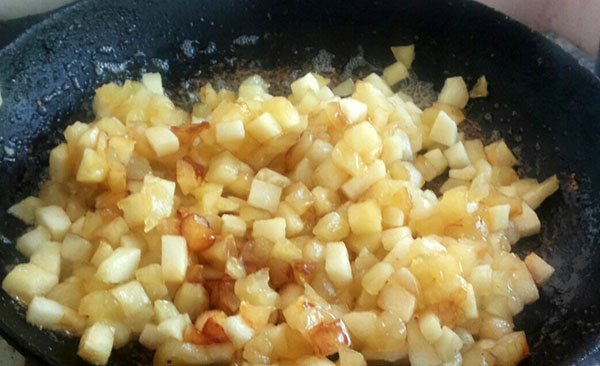 Пиріжки з яблуками в духовці з листкового і дріжджового тіста, рецепт