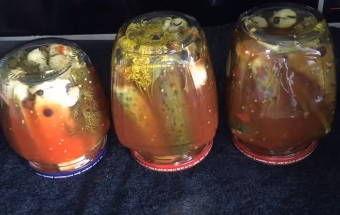 Огірки з кетчупом на зиму: неймовірний рецепт