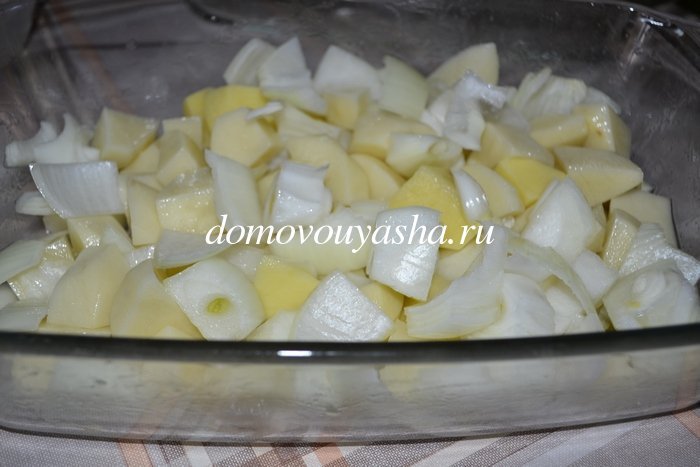 Стегно індички з картоплею в духовці: смачний рецепт