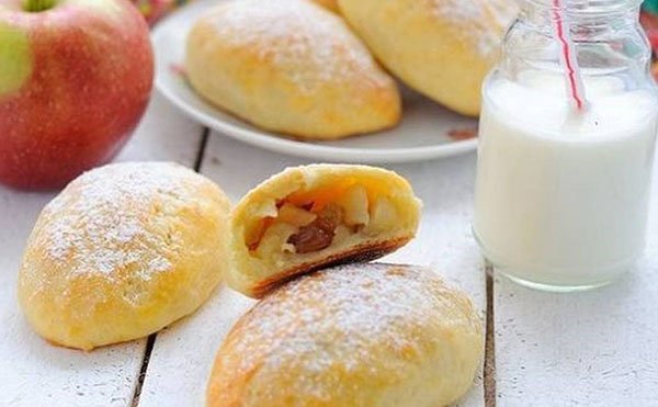 Пиріжки з яблуками в духовці з листкового і дріжджового тіста, рецепт