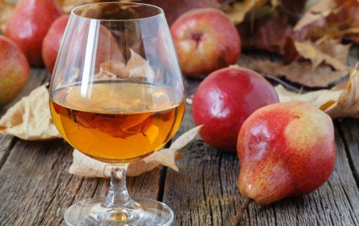 Вино з яблук: 10 простих рецептів в домашніх умовах