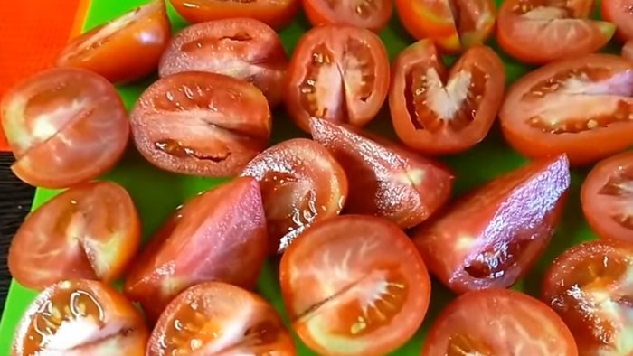 Салат з помідорів з цибулею на зиму без стерилізації