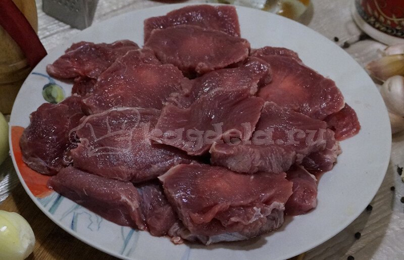 Яловичина по кремлівськи — дуже смачне мясо на вершковому маслі