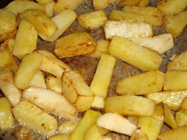 Картопля в духовці – 10 покрокових рецептів