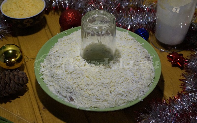Новорічний салат «Ситий пан» — рецепт мясного і святкового салату