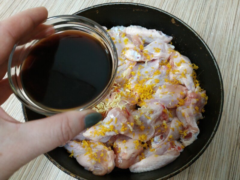 Крильця в медово соєвому соусі в духовці з хрусткою скоринкою – домашній фото рецепт: