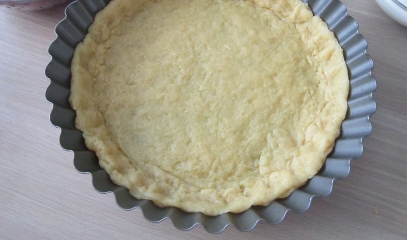 Рецепт класичного французького цибульного пирога, приготування