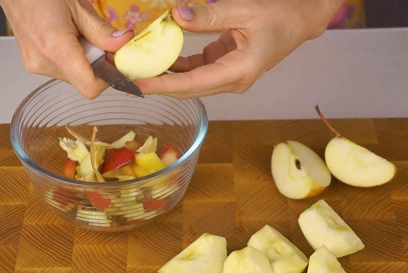 Рецепти соусу з помідорів на зиму з додаванням часнику, яблук