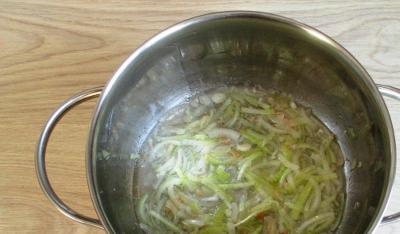 Рецепти гречки з тушонкою в каструлі, на сковороді, як приготувати