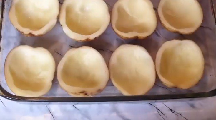 Картопляні човники з начинкою в духовці – покроковий рецепт