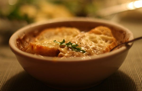 Рецепт цибульного супу класичний французький, покрокове фото