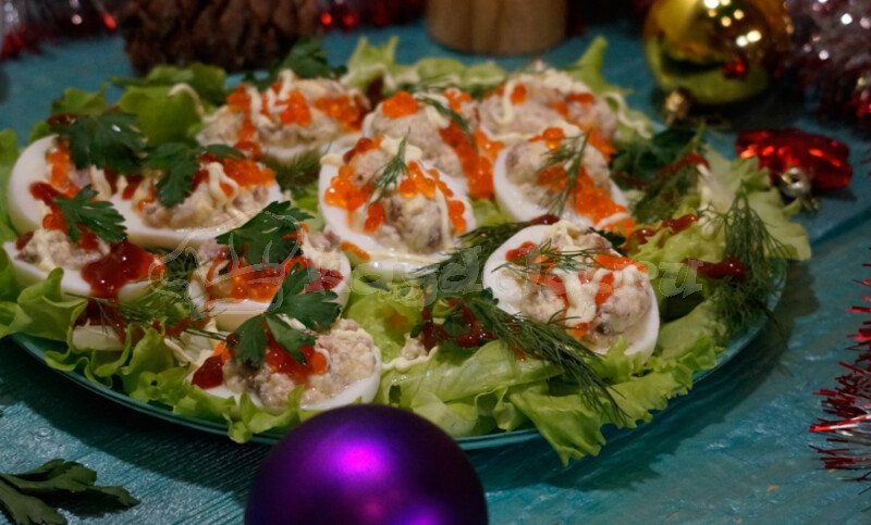 Фаршировані яйця з печінкою тріски — дуже смачний рецепт на святковий стіл