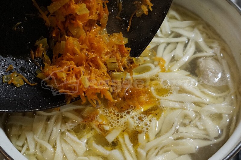 Курячий суп з локшиною і картоплею — покроковий рецепт приготування