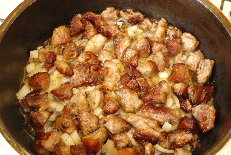Рецепт гречки по купецькому зі свининою, куркою, яловичиною, грибами