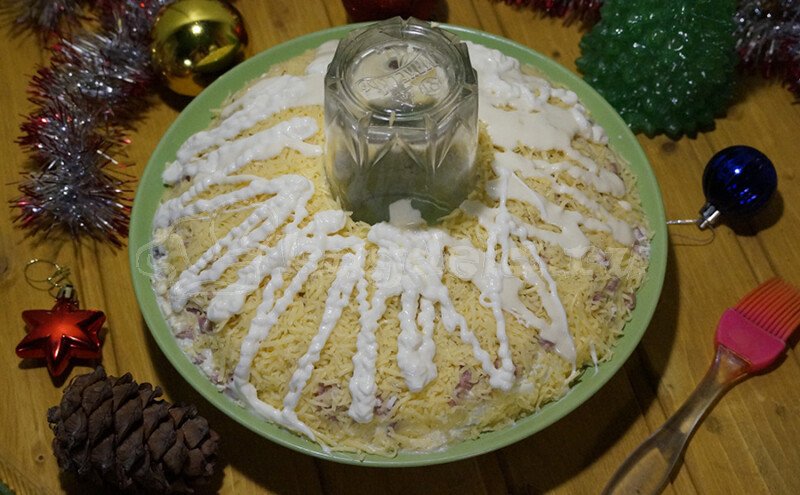 Новорічний салат «Ситий пан» — рецепт мясного і святкового салату