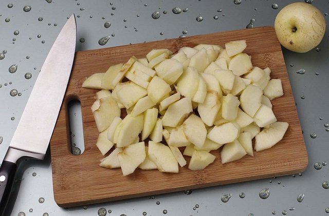Класична шарлотка з яблуками. Покроковий рецепт