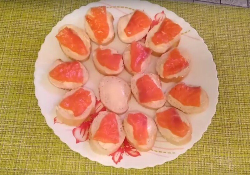 Прості бутерброди з червоною рибою на святковий стіл. 5 простих і смачних покрокових рецептів
