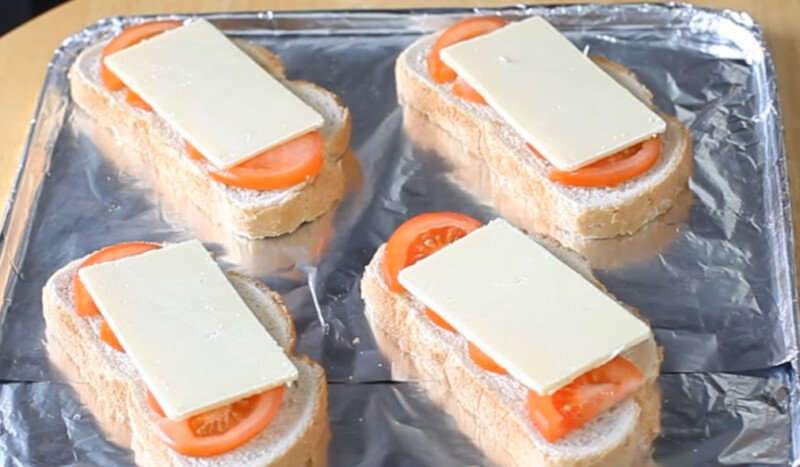 Бутерброди зі шпротами на святковий стіл — прості і смачні рецепти приготування