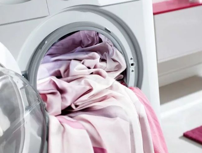 Як прати речі та постільна білизна з тенселя: у пральній машині і в ручну