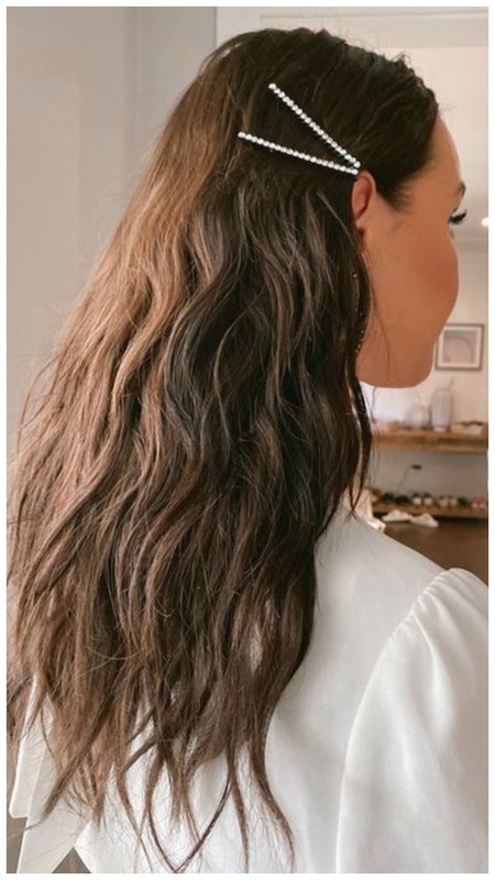 Зачіски на бік: для довгих і коротких волосся